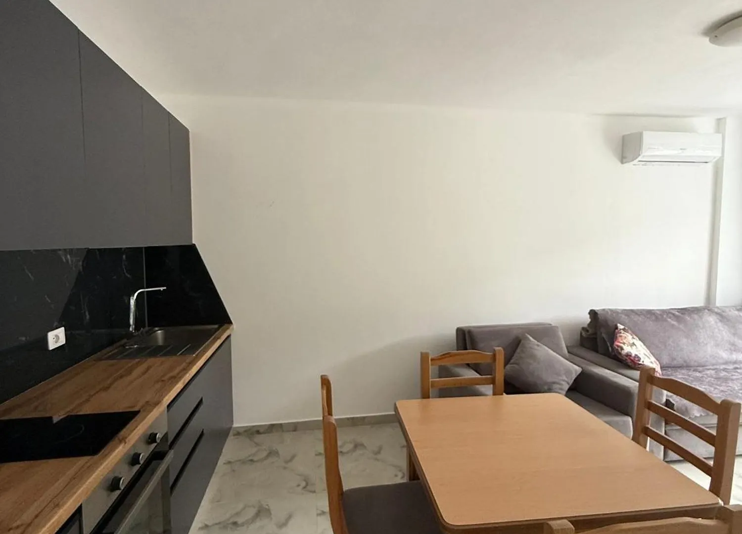 9Apartaments Shëngjin 0*,  Albania